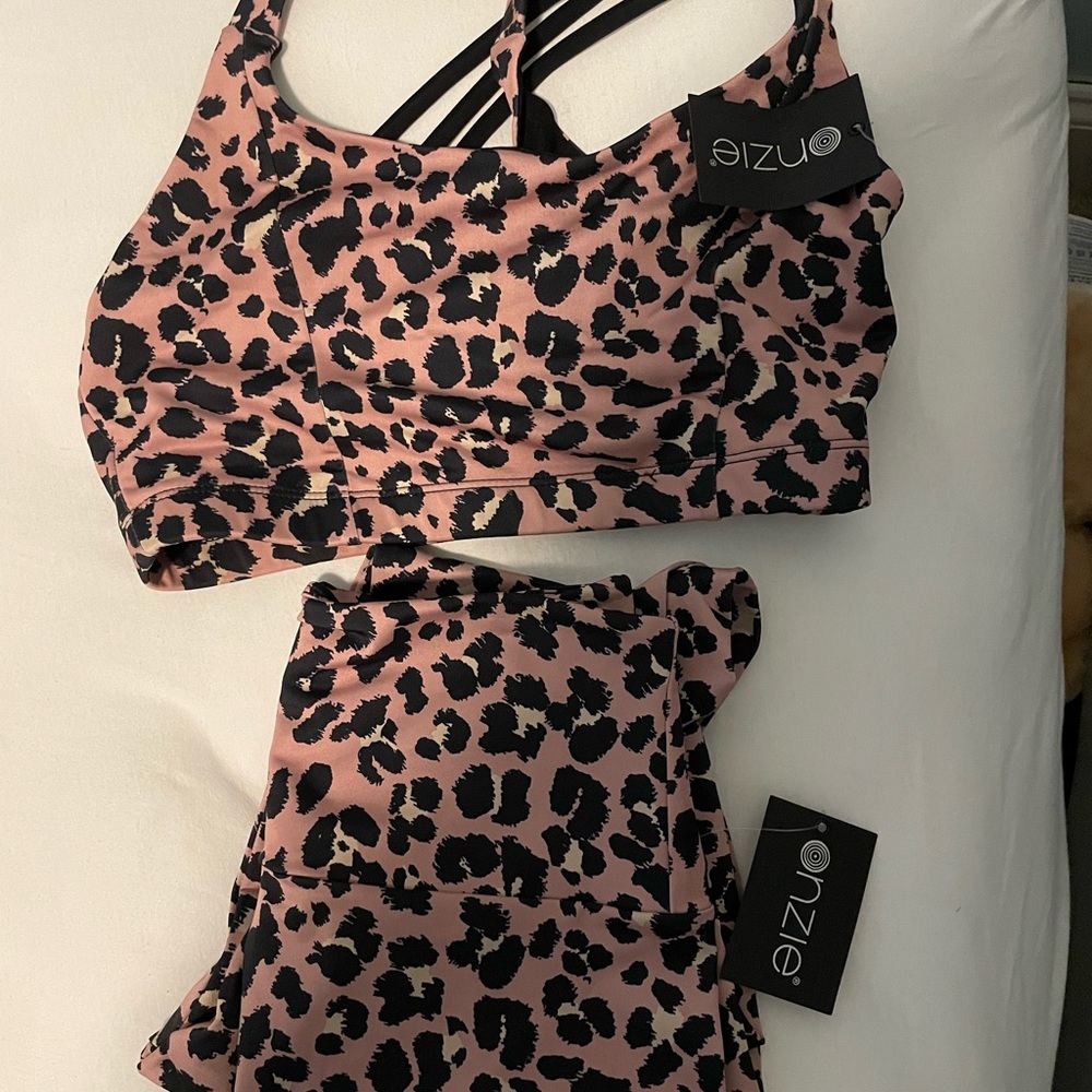 Onzie set rose leopard leggings and sports bra
